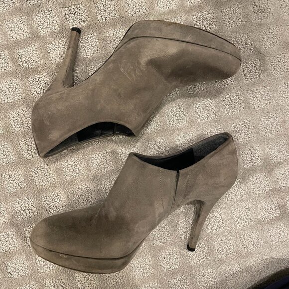 STUART WEITZMAN Suede Cover Up Botties Platform Heels Fog size 8 - Picture 1 of 10